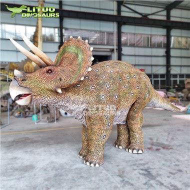 Vandrende Triceratops-kostyme